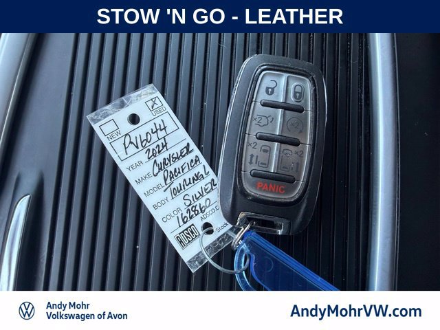 Used 2024 Chrysler Pacifica Touring-L FWD image 29
