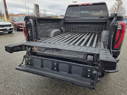 Used 2025 GMC Sierra 2500 AT4 w/ Technology Package image 10