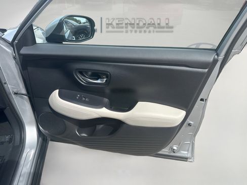 Used 2023 Honda HR-V LX image 30