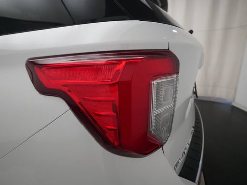 Used 2020 Ford Explorer Platinum w/ Premium Technology Package AWD/4WD image 33