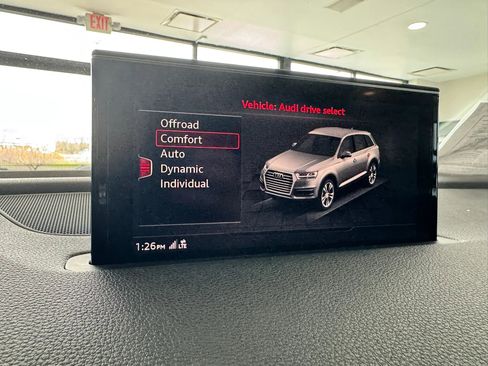 Used 2017 Audi Q7 3.0T Prestige image 34