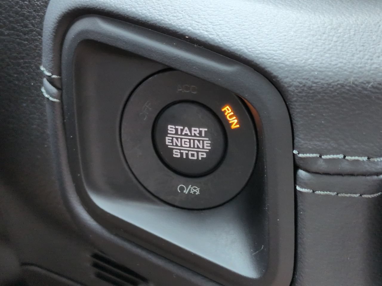 Used 2025 Jeep Gladiator Sport AWD/4WD image 30