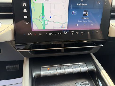 Used 2025 Lincoln Nautilus Premier AWD/4WD image 22
