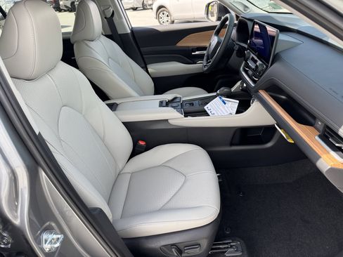New 2026 Toyota Grand Highlander Limited AWD/4WD image 9