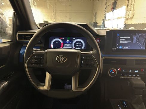 Used 2025 Toyota Tacoma TRD Off-Road image 33