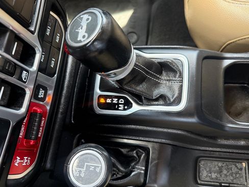 Used 2018 Jeep Wrangler Unlimited Rubicon w/ Dual Top Group AWD/4WD image 31