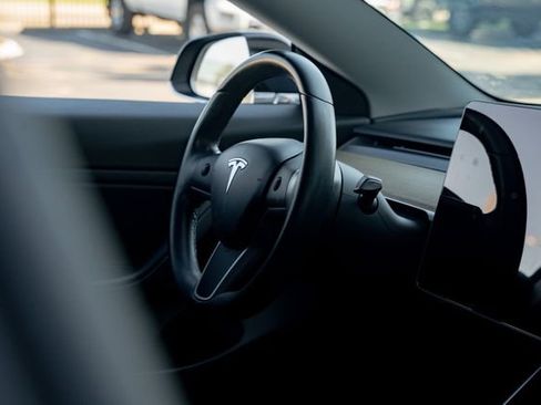 Used 2018 Tesla Model 3 Long Range image 25