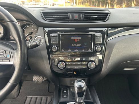 Used 2021 Nissan Rogue Sport SV w/ Technology Package image 27