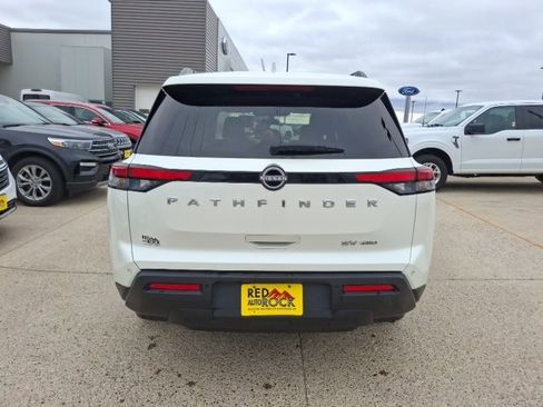 Used 2024 Nissan Pathfinder SV image 5
