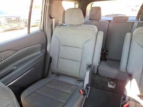 Used 2025 Chevrolet Traverse LT image 13