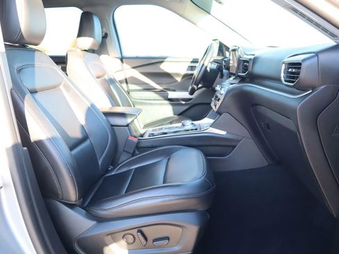 Used 2022 Ford Explorer XLT w/ Equipment Group 202A image 18