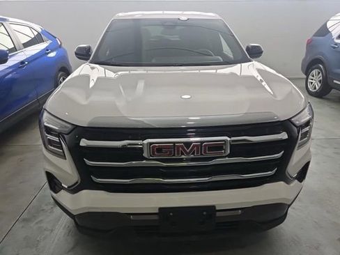 Used 2026 GMC Terrain Elevation image 2