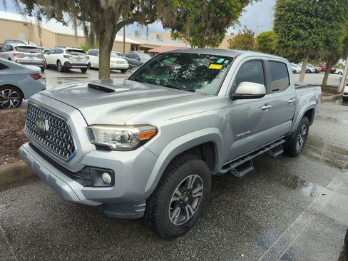 Used 2019 Toyota Tacoma TRD Sport w/ Technology Package RWD image 5
