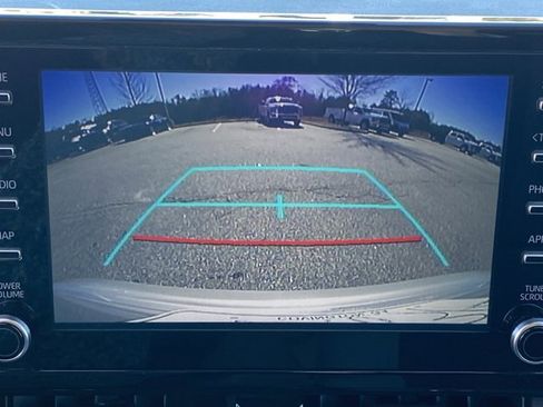 Used 2020 Toyota Corolla LE image 11