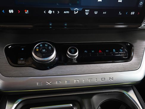 Used 2025 Ford Expedition Max Platinum AWD/4WD image 27