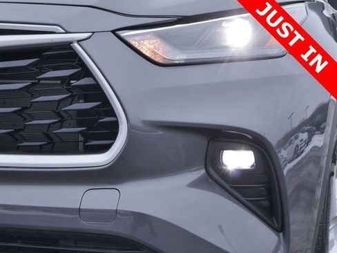 Used 2023 Toyota Highlander LE AWD/4WD image 31