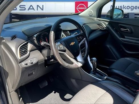 Used 2022 Chevrolet Trax LT w/ LT Convenience Package FWD image 14