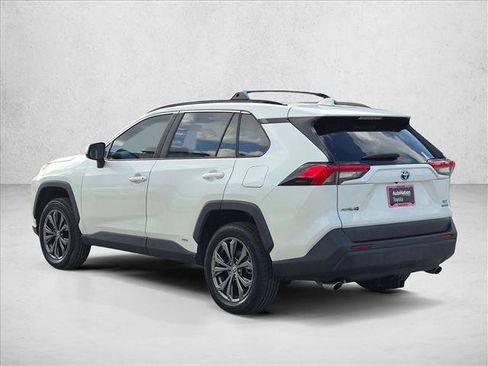 Used 2022 Toyota RAV4 XLE Premium AWD/4WD image 8