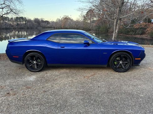 Used 2018 Dodge Challenger R/T image 3