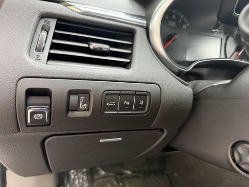 Used 2017 Chevrolet Impala Premier w/ Enhanced Convenience Package FWD image 23