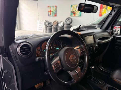 Used 2018 Jeep Wrangler Unlimited Sahara w/ Dual Top Group image 11