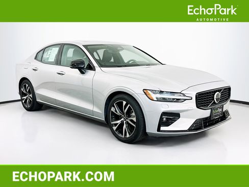 Used 2025 Volvo S60 B5 Core image 1