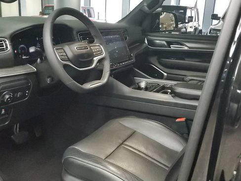 Used 2024 Jeep Wagoneer Series II w/ Flexible Seating Group RWD image 21
