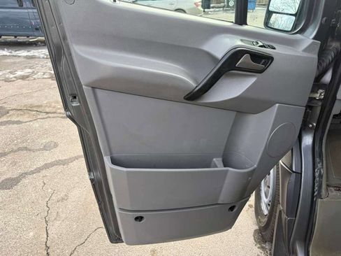 Used 2014 Mercedes-Benz Sprinter 2500 image 27