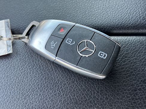 Used 2021 Mercedes-Benz GLB 250 image 34