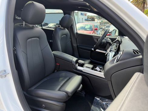 Used 2023 Mercedes-Benz EQB 300 4MATIC image 33