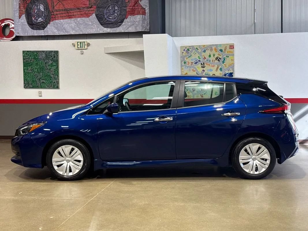 Used 2025 Nissan Leaf S FWD image 4