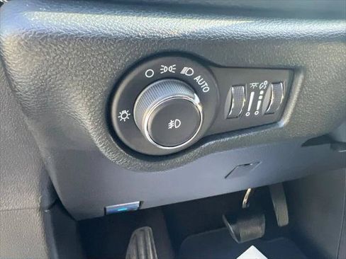 Certified 2026 Chrysler Pacifica Limited w/ S Appearance Package FWD image 31