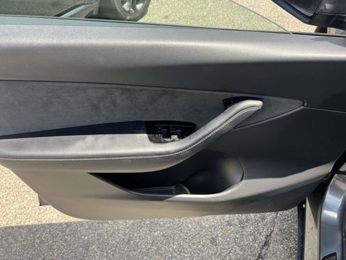 Used 2020 Tesla Model Y Long Range AWD/4WD image 18