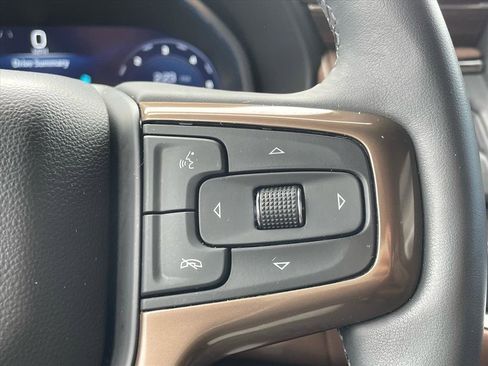 Used 2023 Chevrolet Suburban High Country image 8