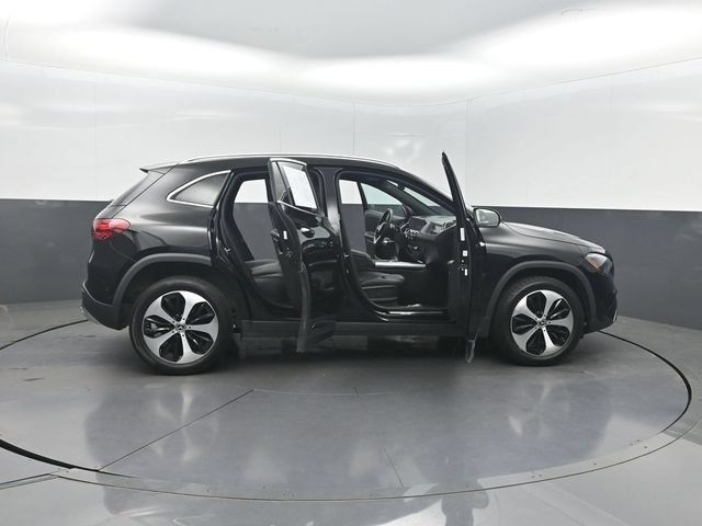 Used 2025 Mercedes-Benz GLA 250 image 32