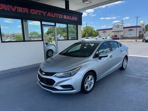 Used 2017 Chevrolet Cruze LT w/ Convenience Package FWD image 7