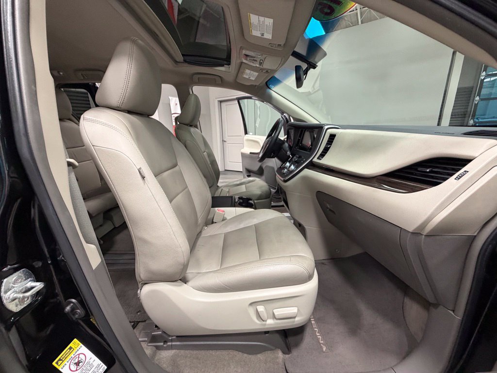 Used 2016 Toyota Sienna XLE w/ XLE Navigation Package FWD image 47
