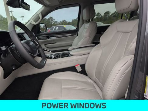 Certified 2022 Jeep Wagoneer Series III AWD/4WD image 13