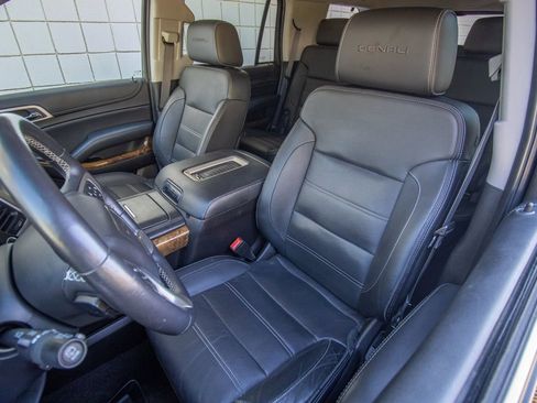 Used 2015 GMC Yukon Denali w/ Premium Package image 17