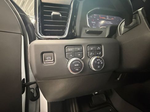Used 2024 GMC Sierra 2500 Denali w/ Denali Reserve Package AWD/4WD image 26