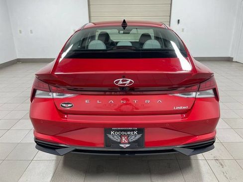 Used 2023 Hyundai Elantra Limited FWD image 7