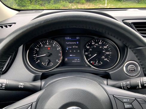 Used 2018 Nissan Rogue SV AWD/4WD image 21