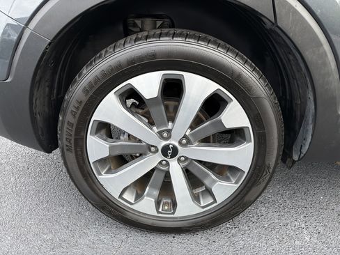 Used 2022 Kia Telluride S FWD image 16