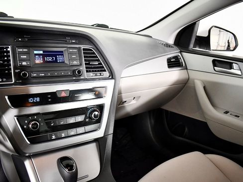 Used 2015 Hyundai Sonata SE image 26
