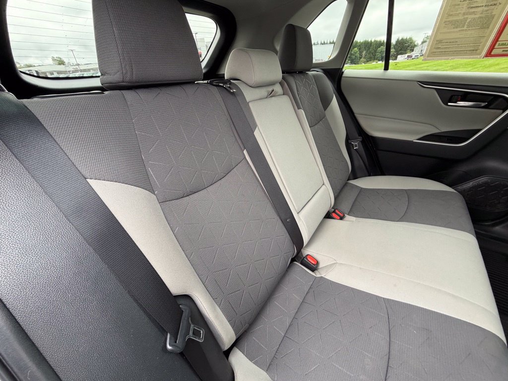 Used 2022 Toyota RAV4 XLE AWD/4WD image 40