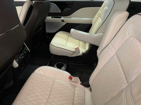 Used 2024 Lincoln Aviator Black Label w/ Jet Package image 10