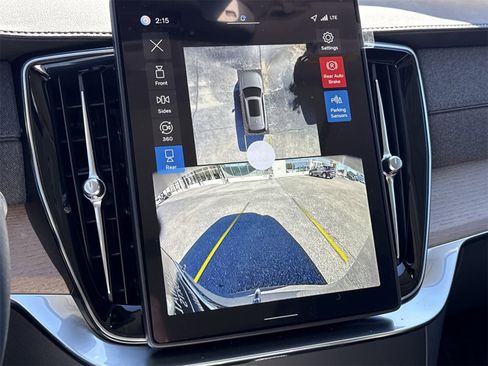 New 2026 Volvo XC90 B5 Plus w/ Protection Package Premier image 26