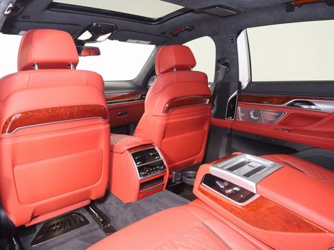 Used 2022 BMW ALPINA B7 xDrive w/ Luxury Rear Seating Package image 99