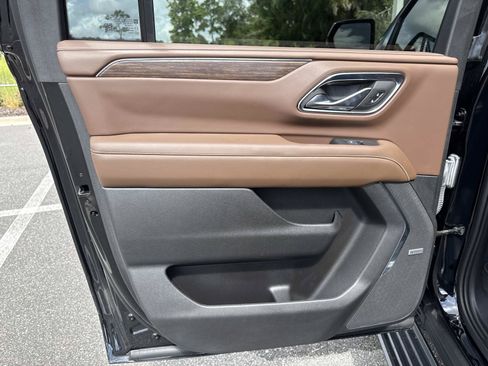 Used 2023 Chevrolet Suburban High Country w/ Advanced Technology Package RWD image 9