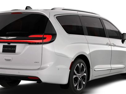 New 2026 Chrysler Pacifica Pinnacle w/ Trailer Tow Group
